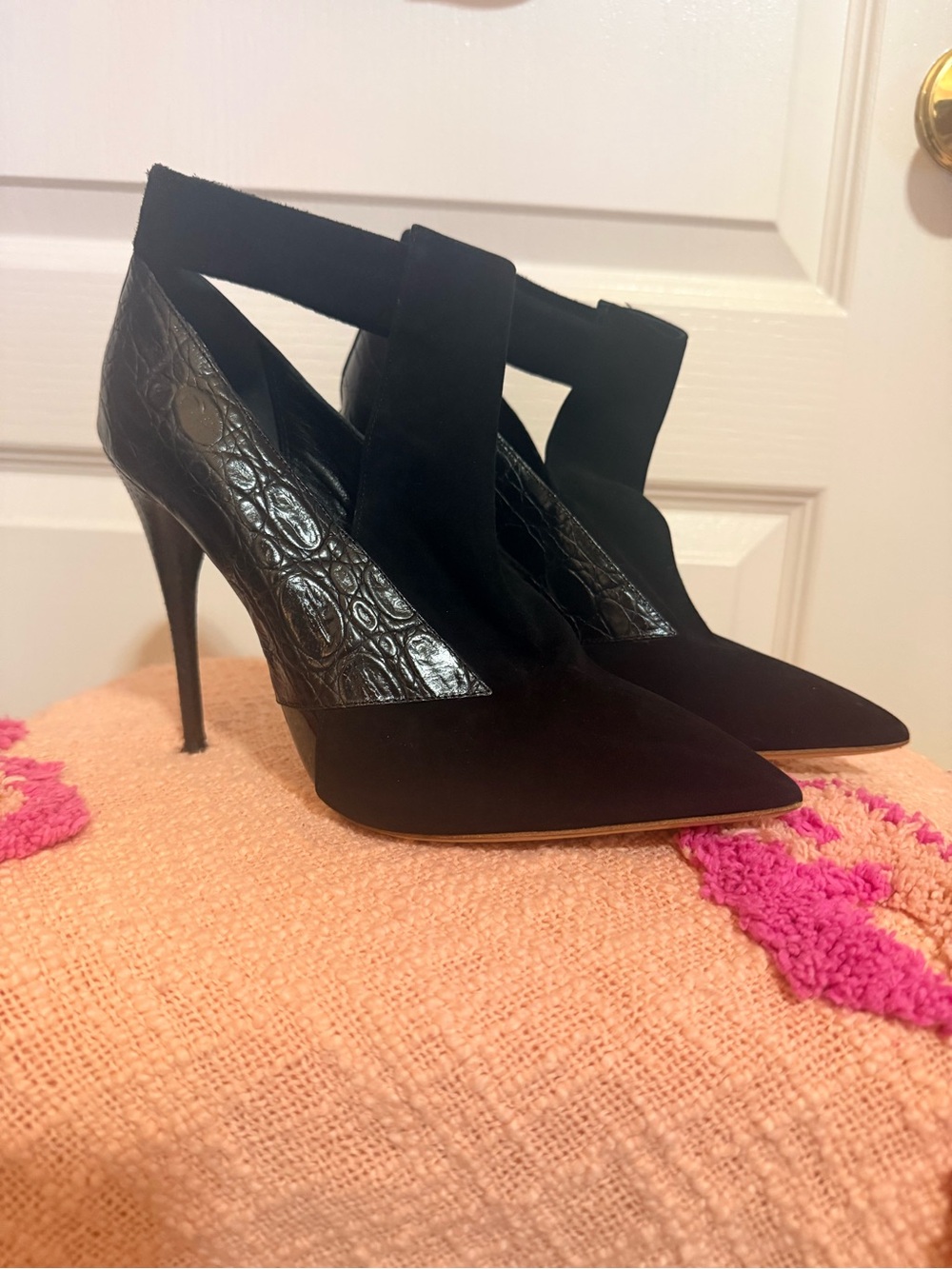 Chloé Black Croc Embossed Pointed Toe Stiletto Heels EU 38 (size 7)